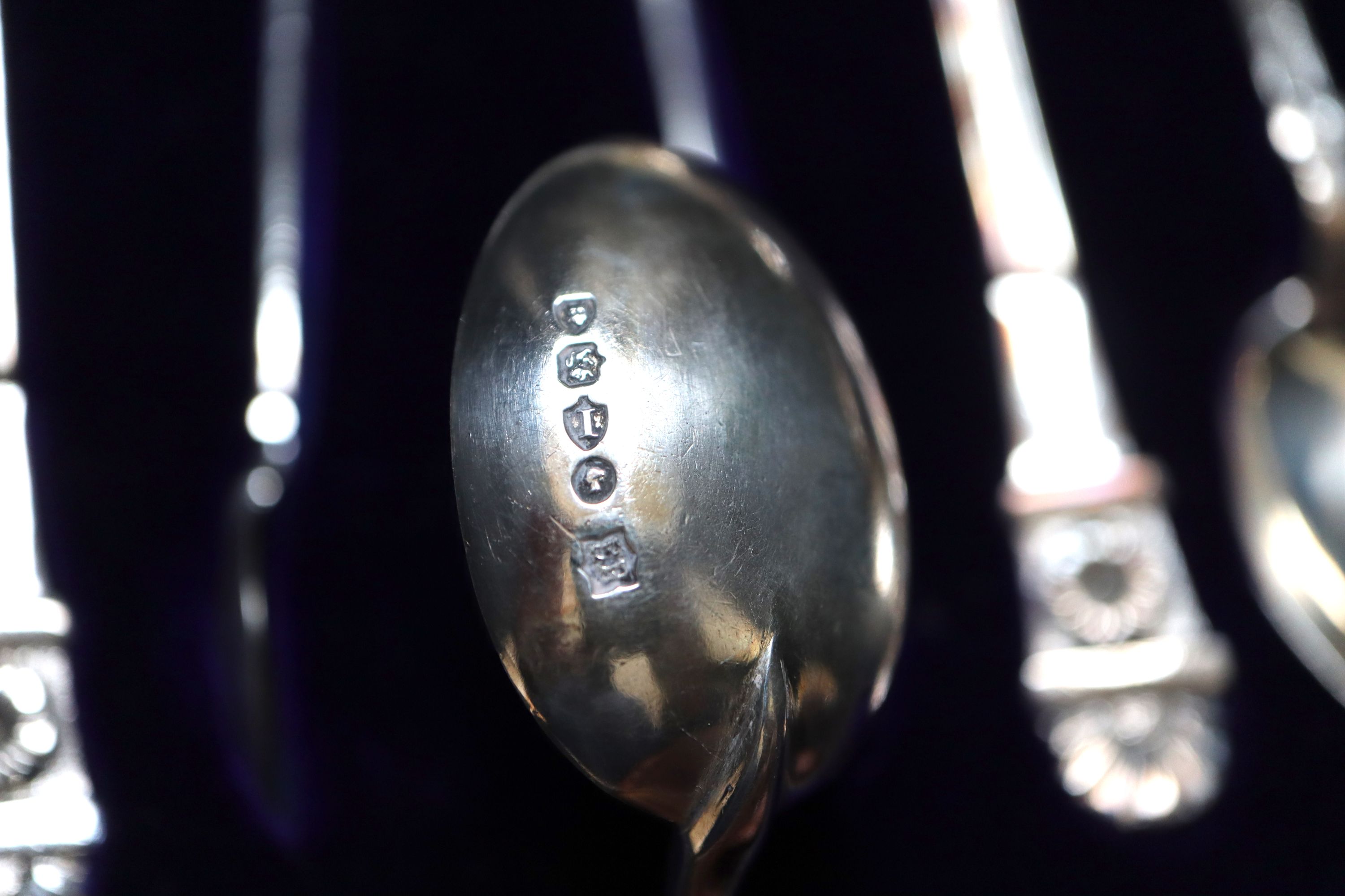 A cased set of six Victorian silver teaspoons and tongs,